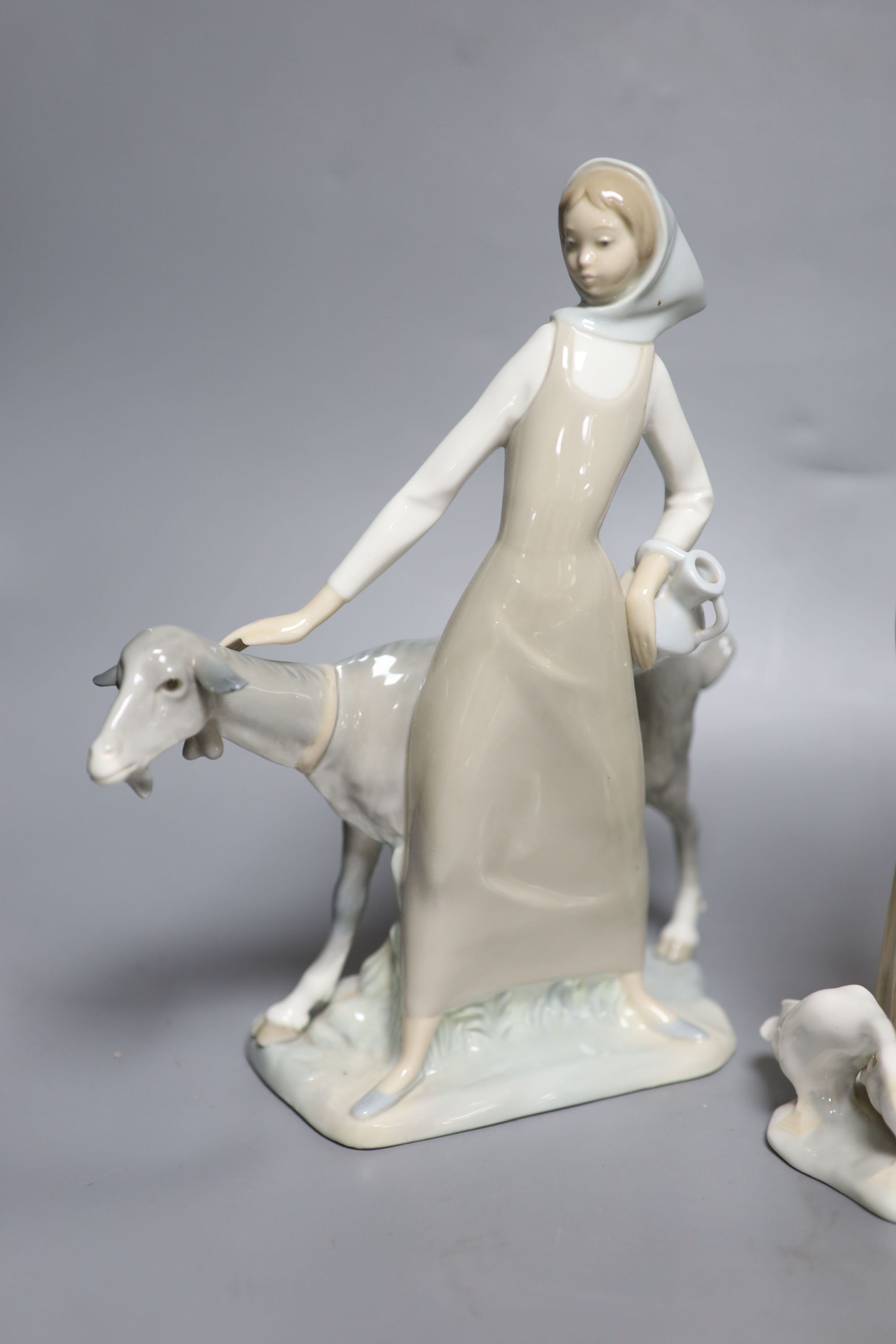 Three assorted Lladro figures